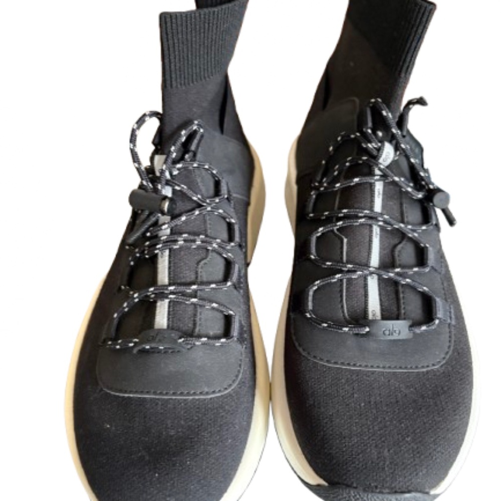 Alo Yoga Wanderer Sneakers Black Size 8 NWOT